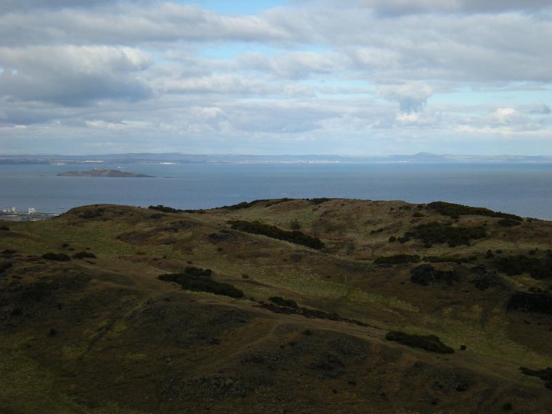 20080316_edinburgh 055.jpg - And the view from the summit is not too bad